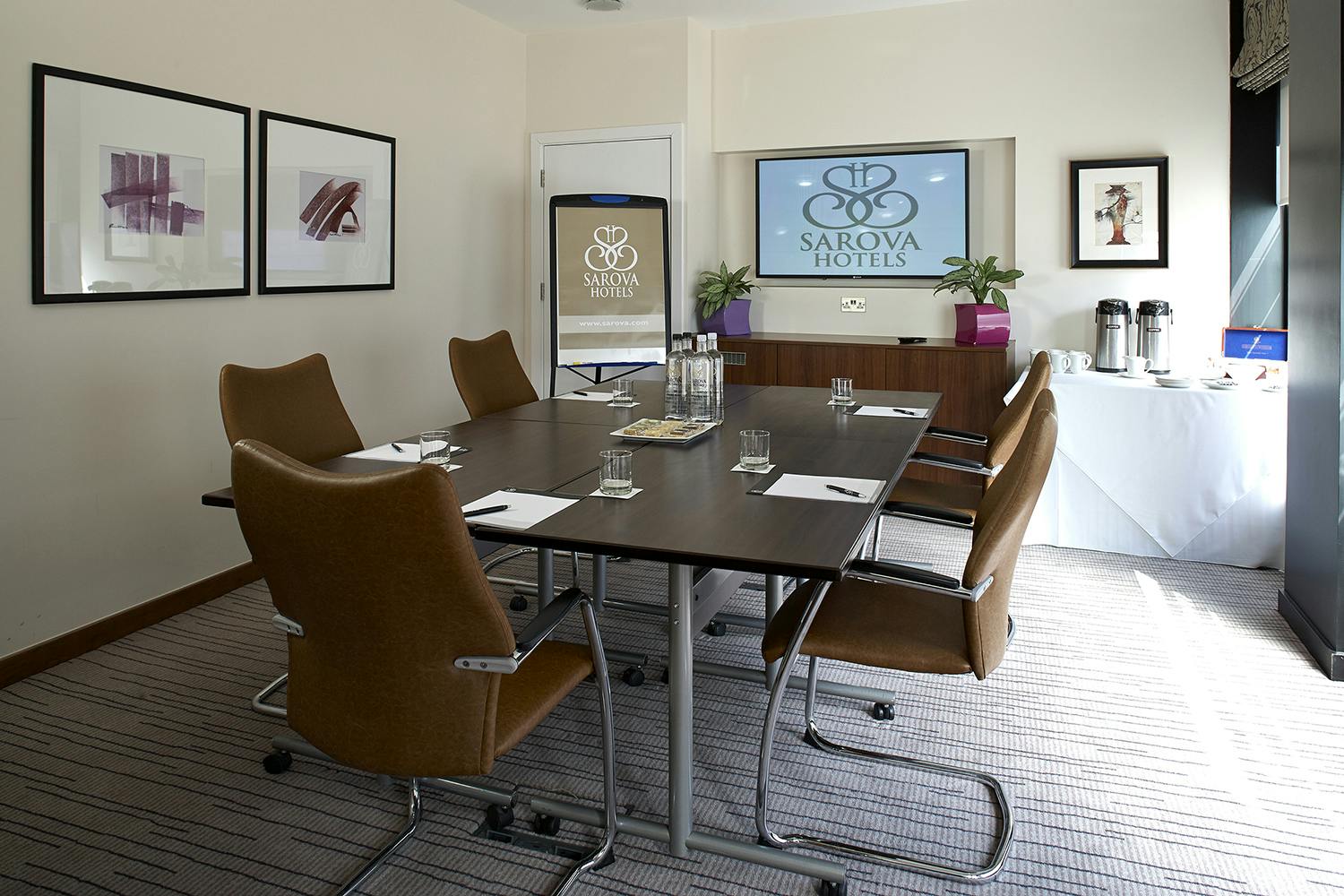 Highgrove Boardroom: sleek table, ideal for corporate meetings and presentations.