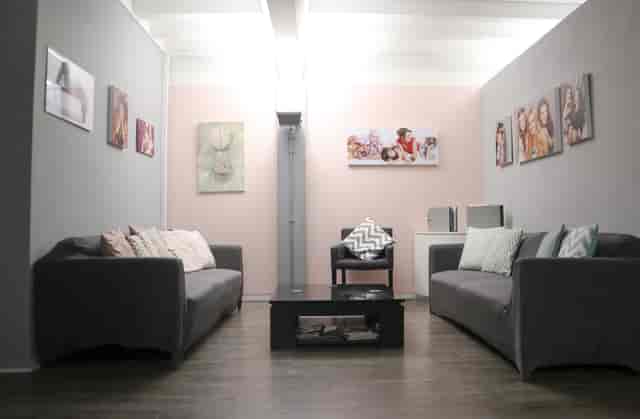 Stylish lounge at Xposure Studios, perfect for networking and creative meetings.