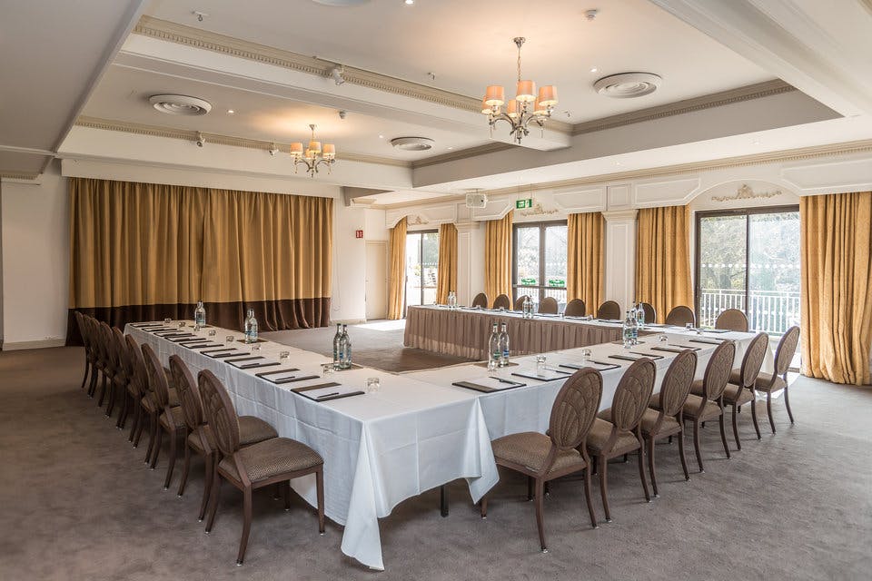 La Seigneurie Suite U-shape meeting room at St Pierre Park Hotel for corporate events.