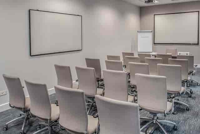 Small theater-style meeting room with whiteboards for agile workshops and training sessions.