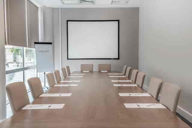 De Vere West One boardroom with natural light for corporate meetings and training sessions.
