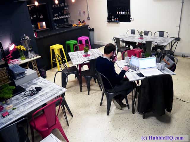 Hot desk meeting space with vibrant seating for collaborative brainstorming and gatherings.
