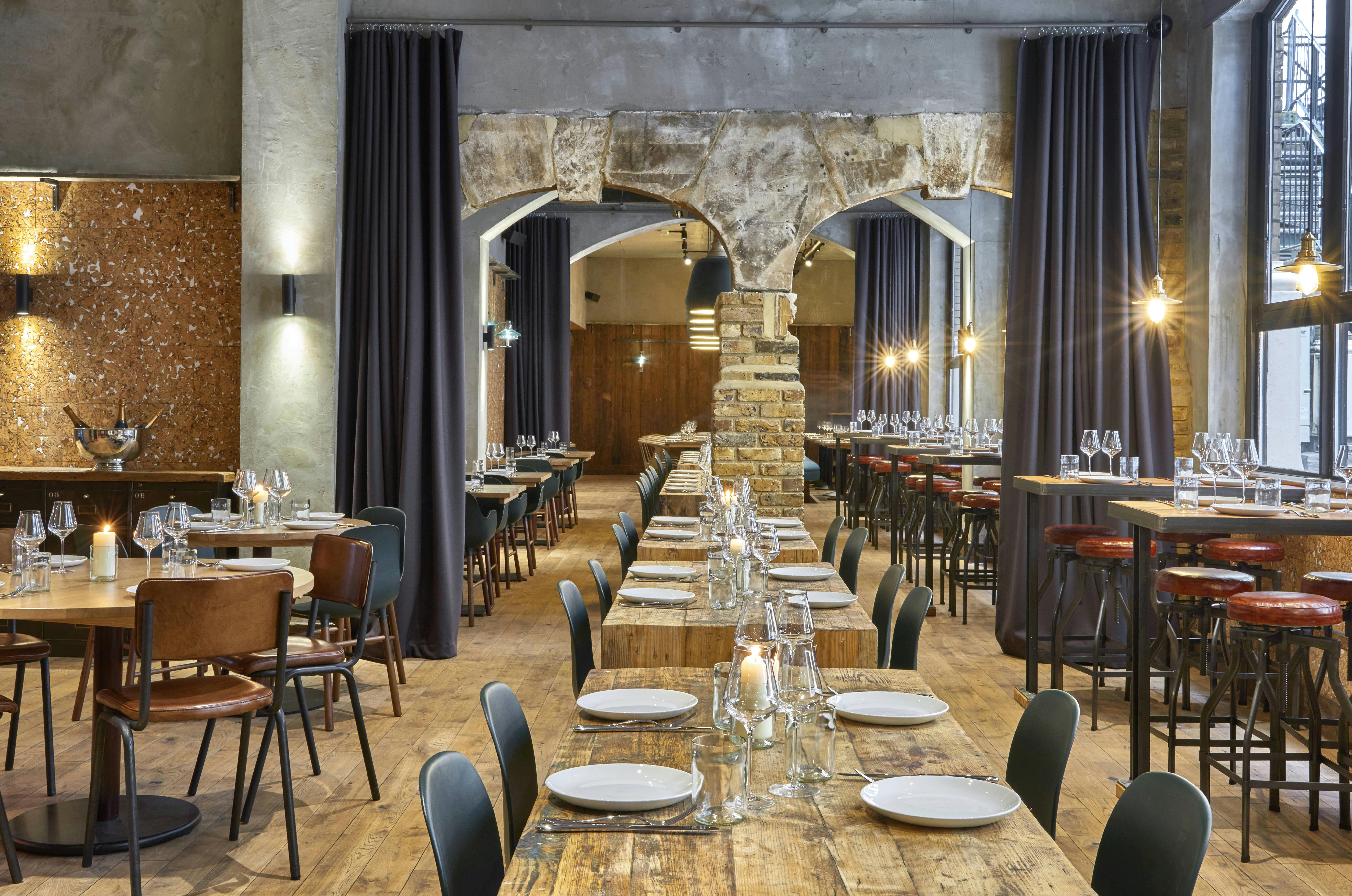 Stylish private event space with rustic decor, perfect for corporate dinners and celebrations.