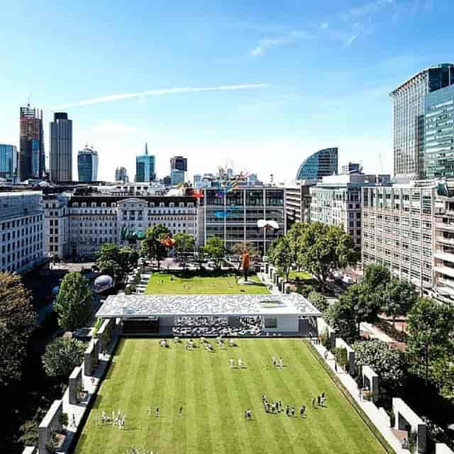 Sunnyvale Meeting Room: vibrant outdoor venue with green lawn for events in Shoreditch.