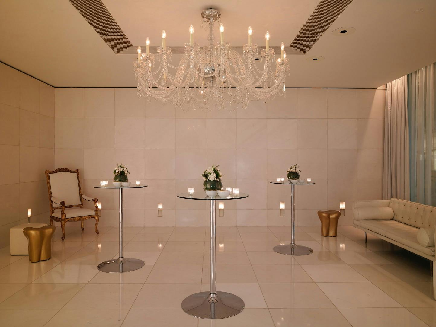 St Martins Lane - Backroom image 1