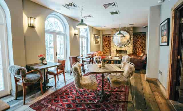 Cozy Club Room at Artist Residence London, ideal for meetings and workshops.