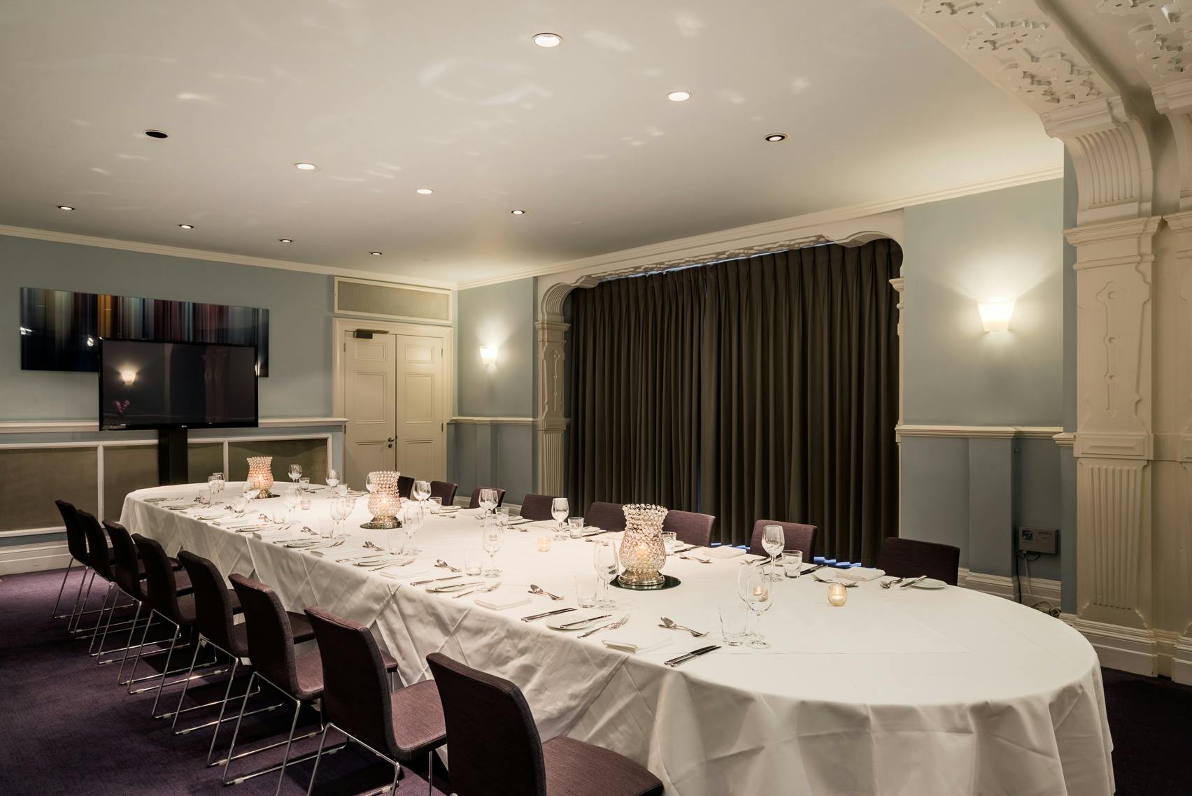 Elegant meeting room at Andaz London, ideal for corporate events and presentations.