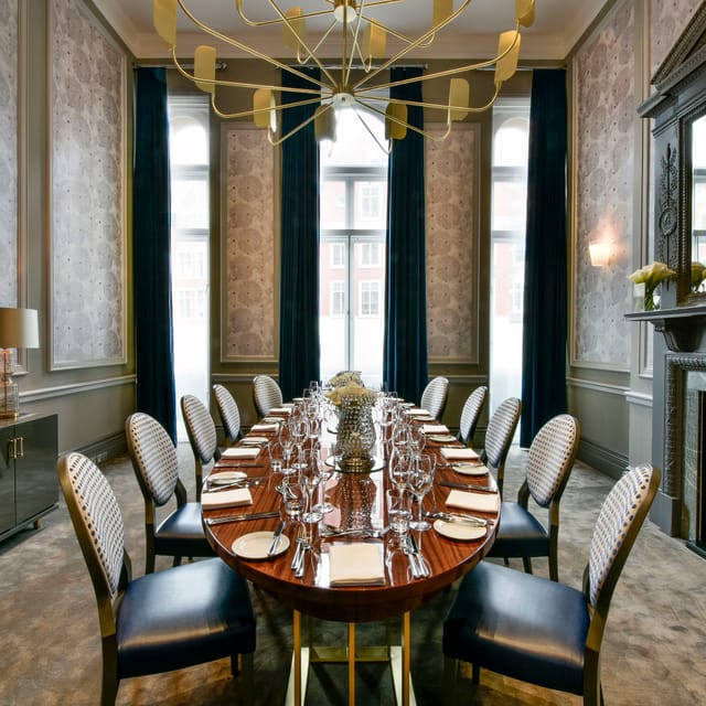 Sophisticated meeting room at Andaz London, elegant decor for corporate events.