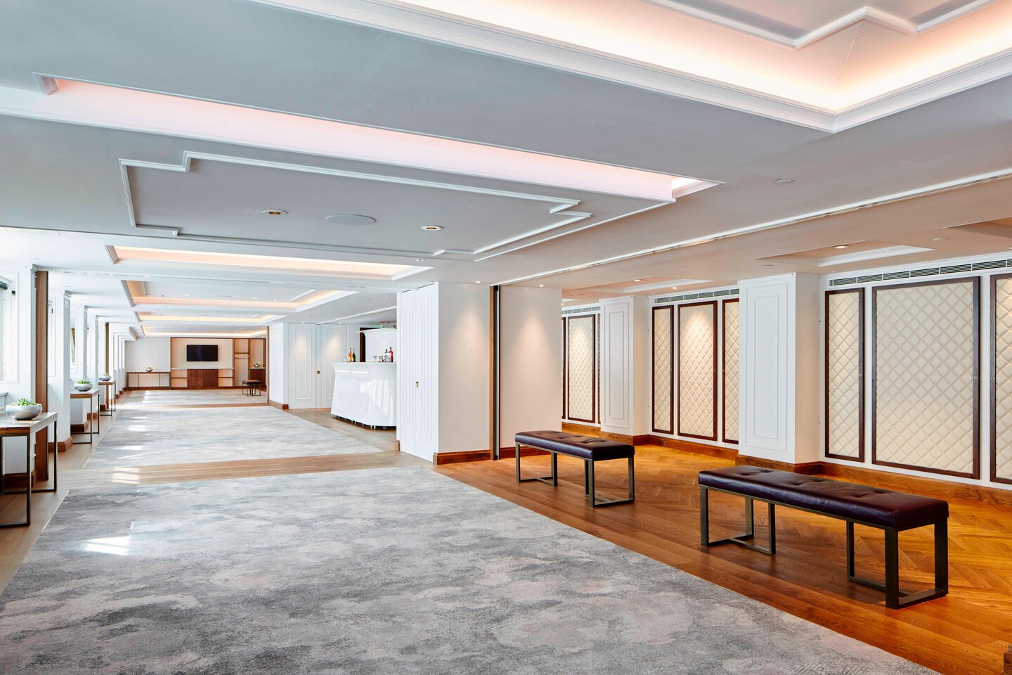 Westminster Ballroom at London Marriott: spacious meeting room for conferences and workshops. - Banner