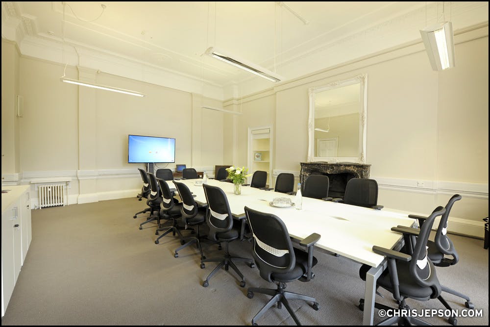 Modern conference room in SCI Belgravia with ergonomic chairs for corporate events.