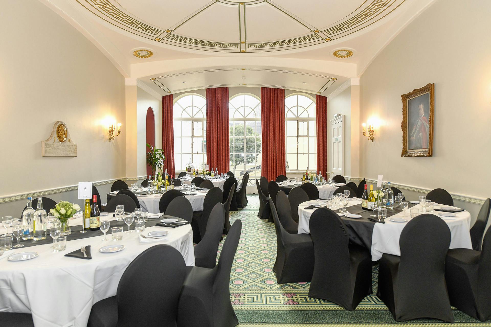 Elegant dining room in SCI Belgravia, ideal for formal events and corporate gatherings.
