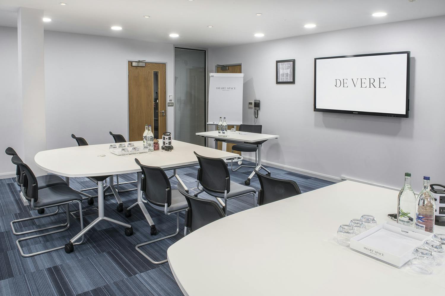 Modern meeting room at Trafalgar Suites, ideal for professional events and collaborations.