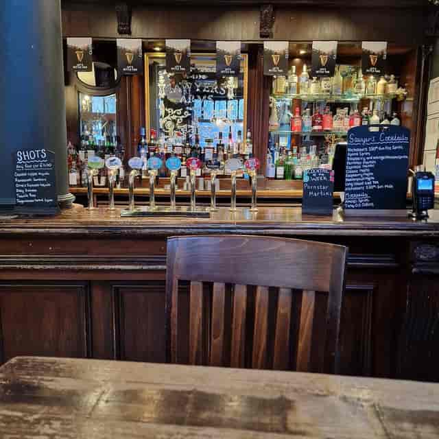 Sawyers Arms dining area: classic pub for informal networking reception and corporate events.