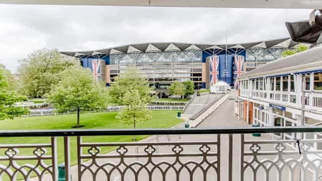 Old Paddock Suite at Ascot Racecourse, spacious venue for corporate events and celebrations.