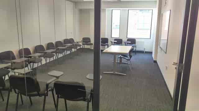Well-lit meeting room with circular chairs for collaborative sessions at Twin English Centre.