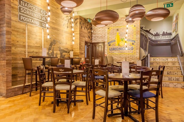 Cozy Napoli Room with wooden accents, ideal for intimate gatherings and networking events.