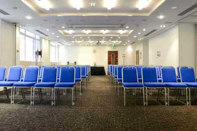 Camden Suite meeting space with blue chairs, ideal for conferences and presentations.