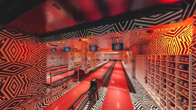 QUEENS Skate Dine Bowl