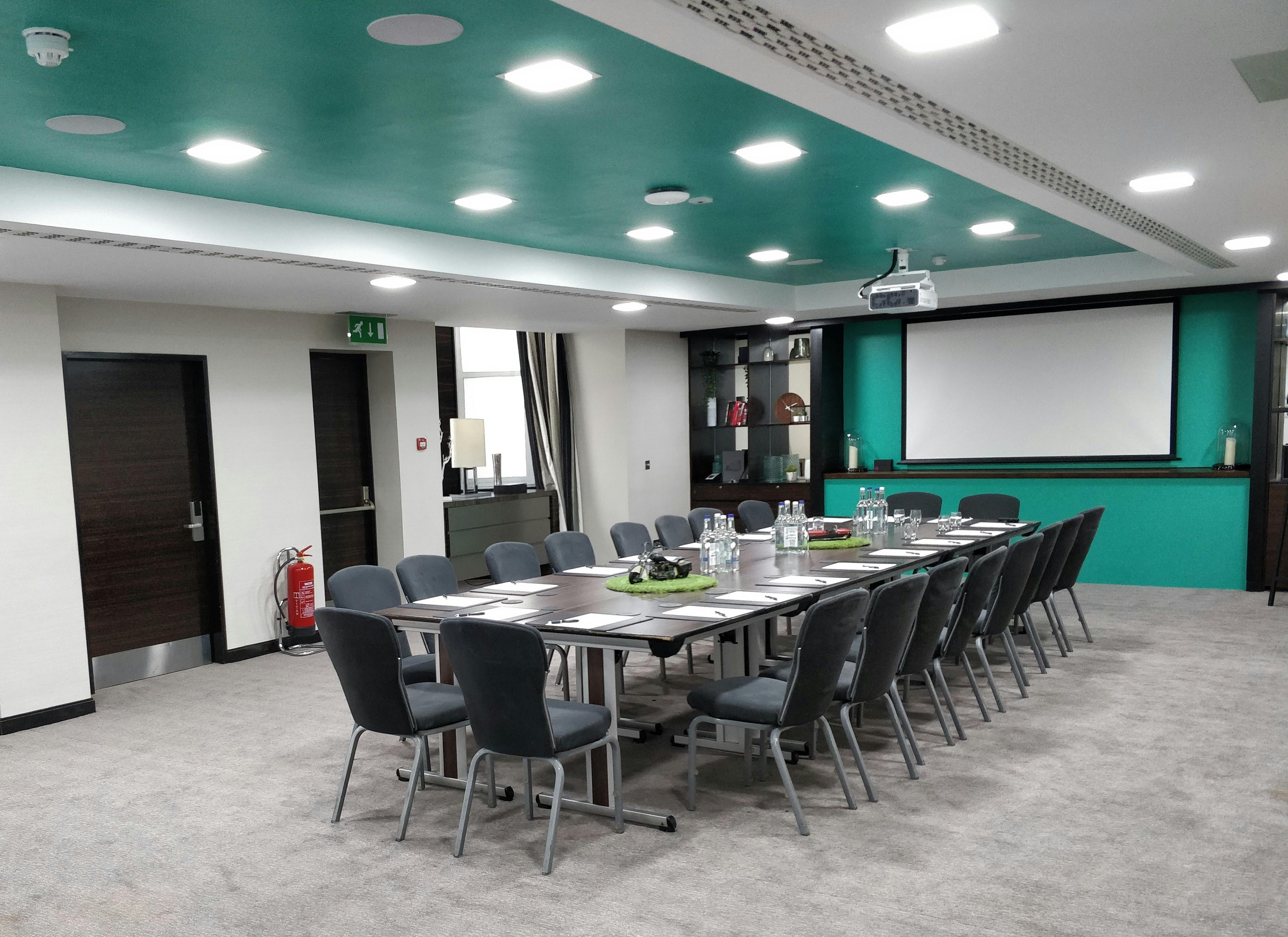 Cromwell Suite 1-2-3 meeting room, modern design, ideal for corporate events and presentations.