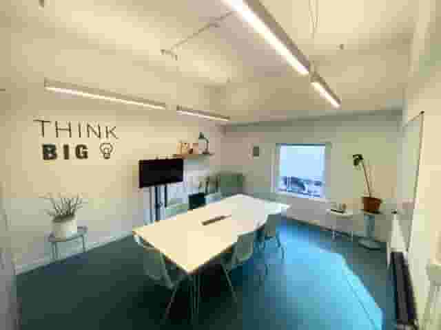 Medium Meeting Room