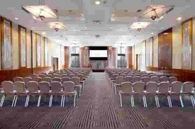 Canary Riverside Plaza Hotel