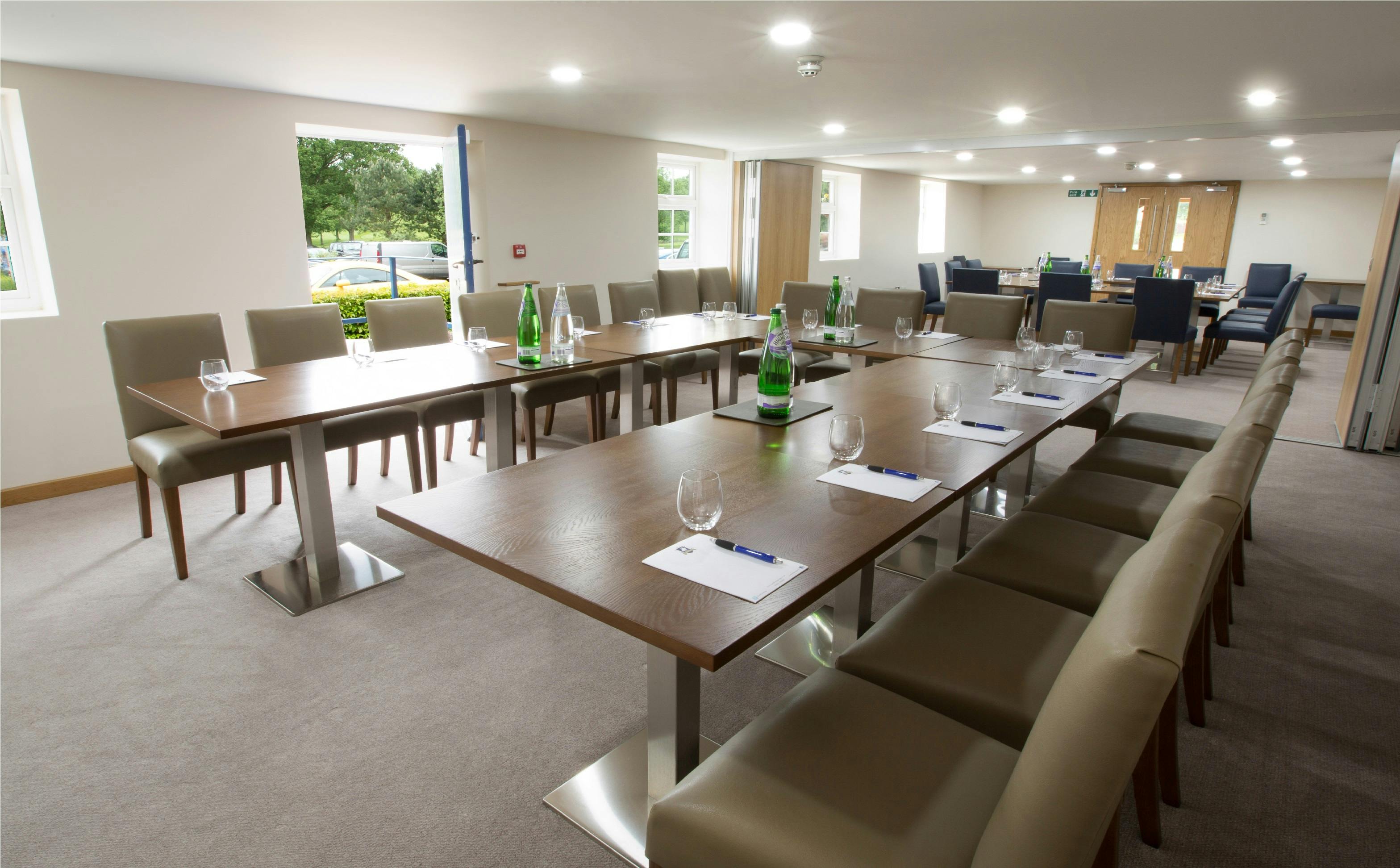 Modern meeting room at Sandford Springs Hotel, ideal for professional gatherings.