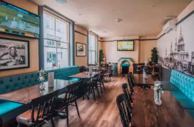 Stylish Wildwood Room at The Green Man, perfect for intimate gatherings and meetings.