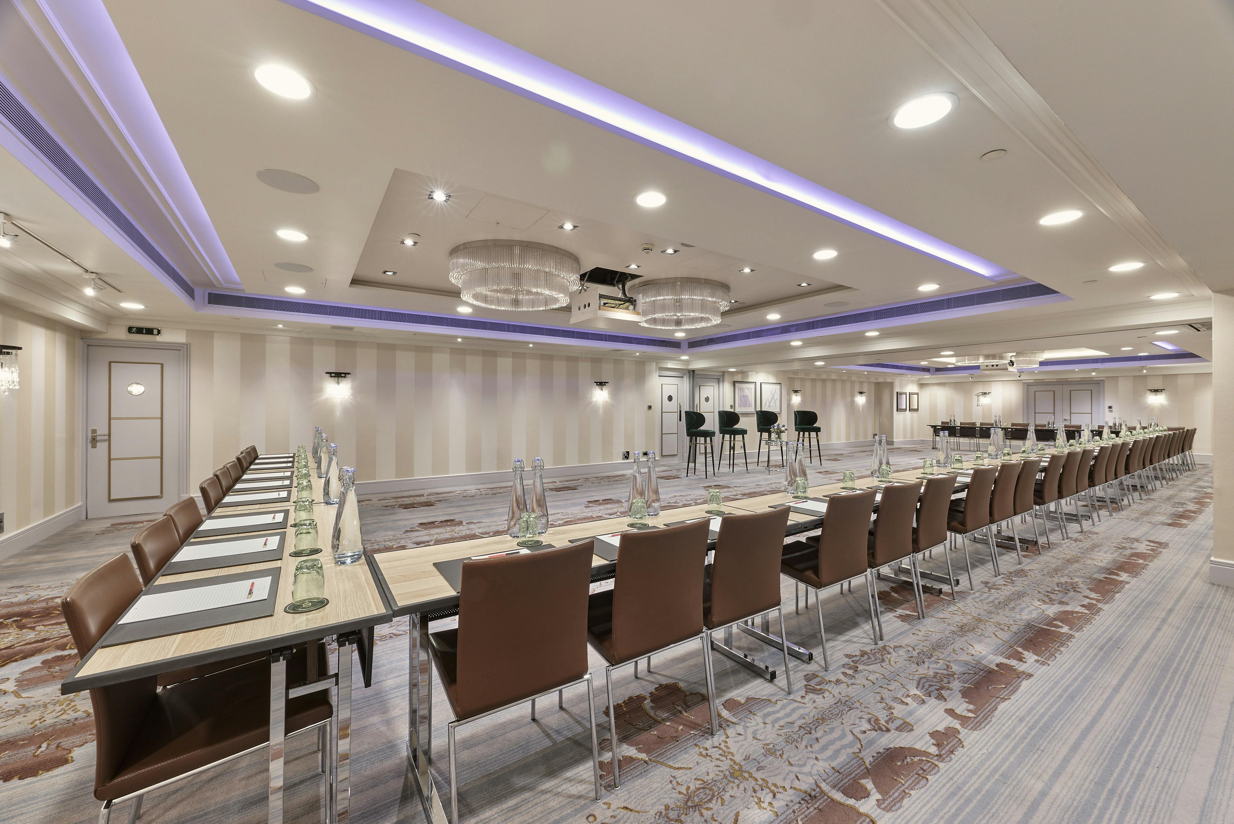 Mayfair Suite at Sofitel London: modern meeting room for conferences and workshops.