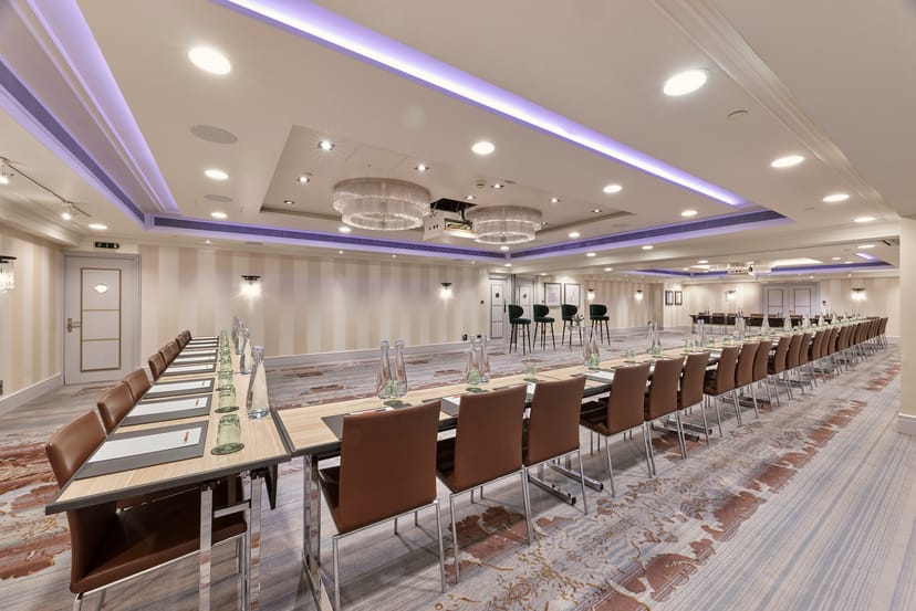 Mayfair Suite at Sofitel London: modern meeting room for conferences and workshops.
