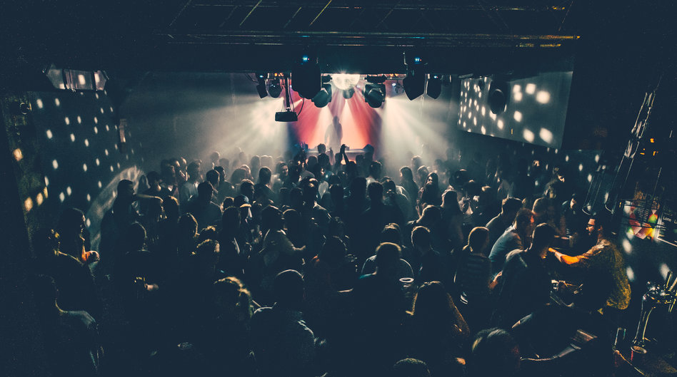 Vibrant event space in Oslo Hackney, perfect for networking and celebrations. - Banner