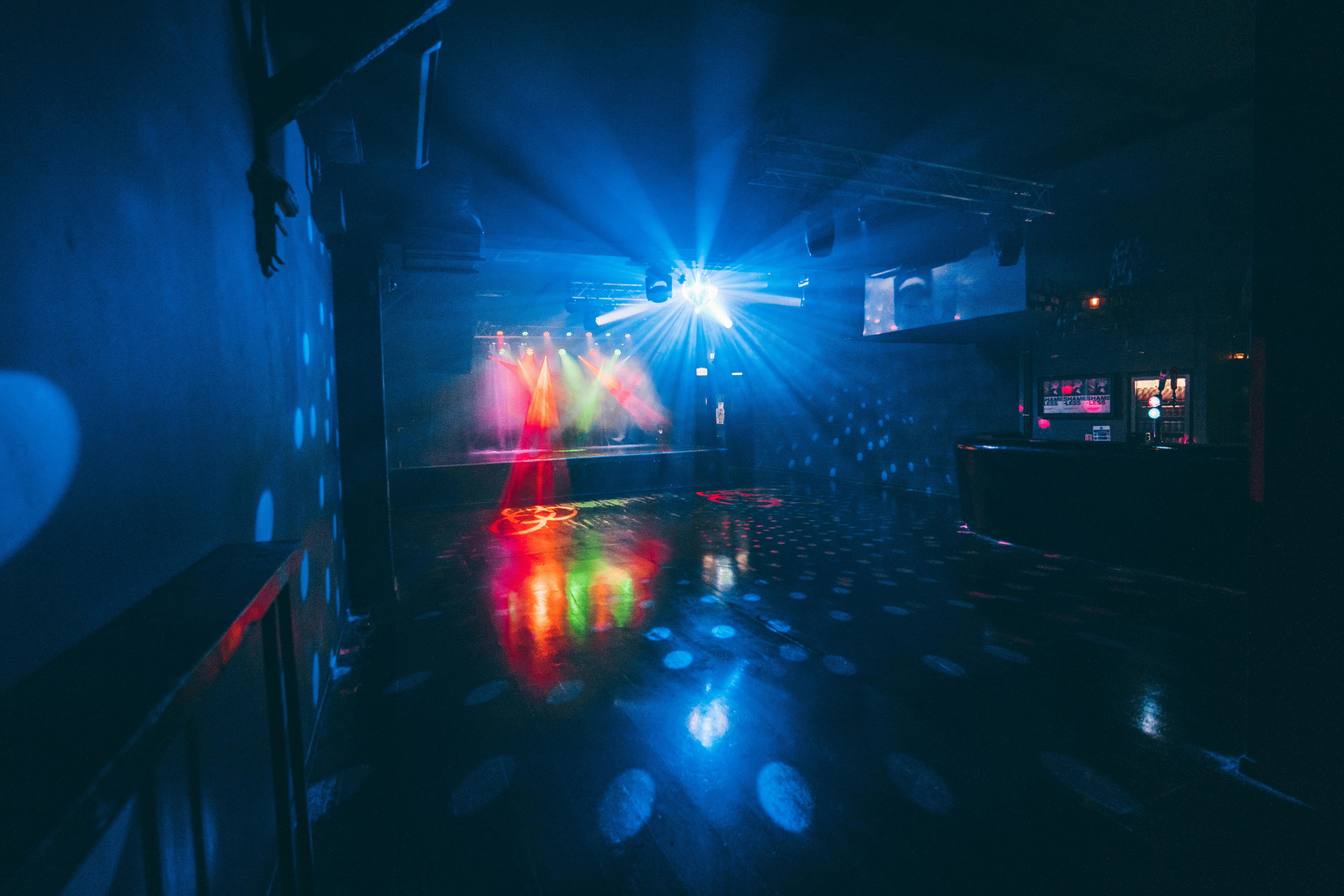 Vibrant event space in Oslo Hackney with colorful lighting for parties and corporate events.