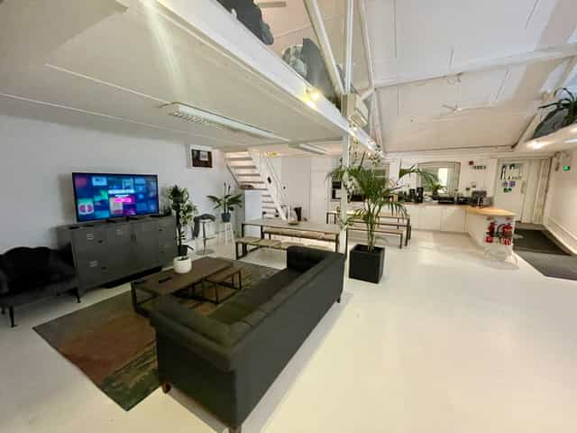 Modern event space with lounge seating, ideal for meetings and networking.