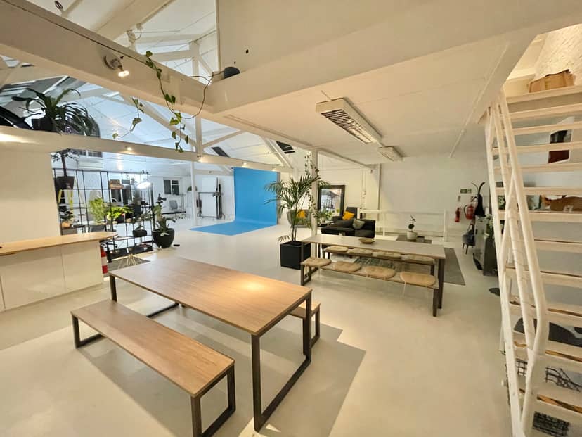 Modern event space with natural light, ideal for workshops and networking.