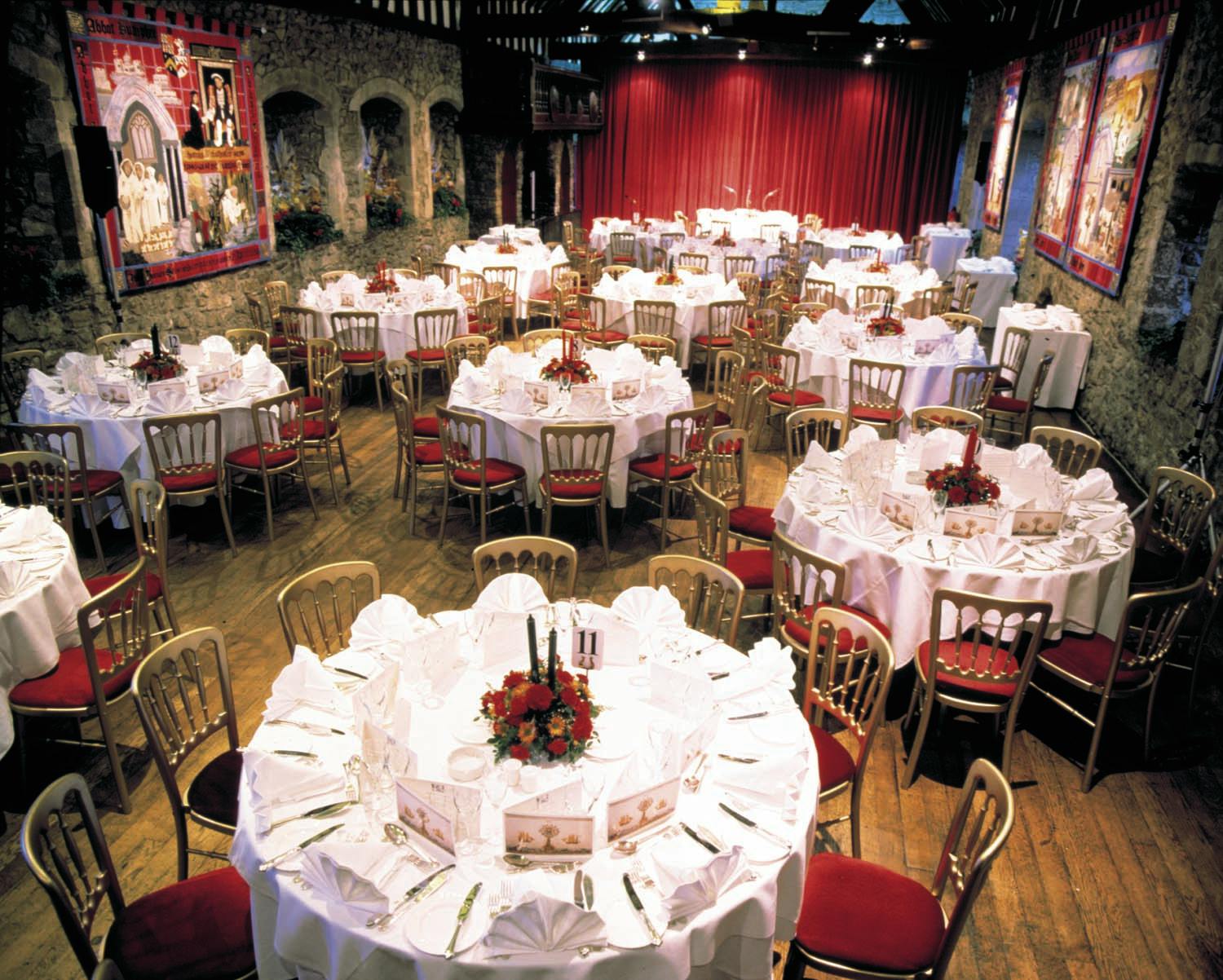 Elegant banquet hall in Domus, Beaulieu, perfect for weddings and corporate events.