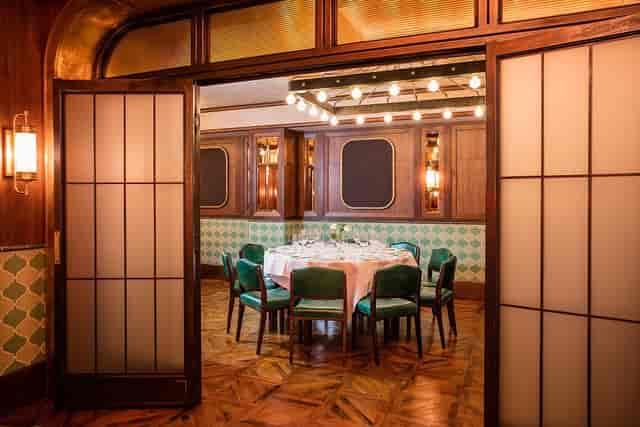 Elegant Liberty Room at Smith & Wollensky, perfect for private meetings and small events.