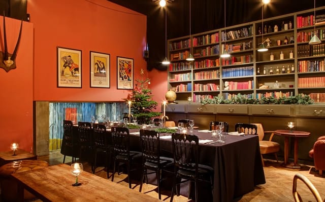 Intimate dining room with elegant table, perfect for private dinners and corporate meetings.