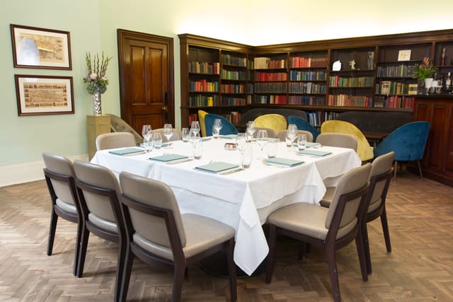 Library Bar at Cinnamon Club: elegant round table, ideal for meetings and private dining.