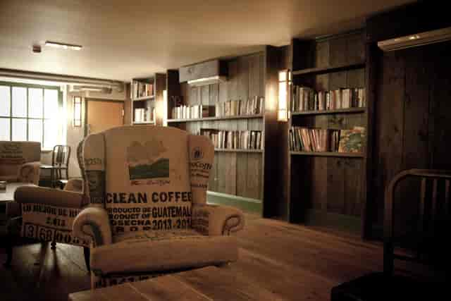 Cozy meeting space in Cafe Zee with bookshelves for casual gatherings and brainstorming.