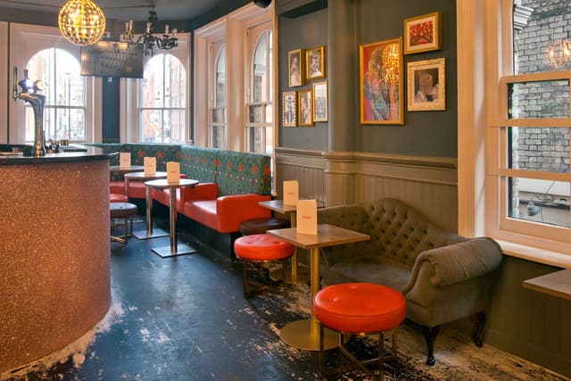 Cocktail Lounge