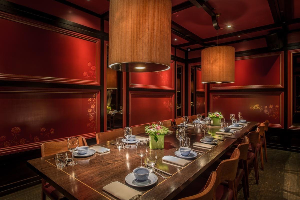 Private dining room at Hakkasan Mayfair with elegant decor for intimate gatherings and corporate events.