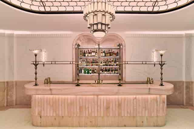 Elegant bar with marble countertop in The Painter's Room, ideal for cocktail receptions.