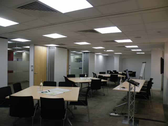 Flexible workshop meeting room with movable tables & whiteboards.