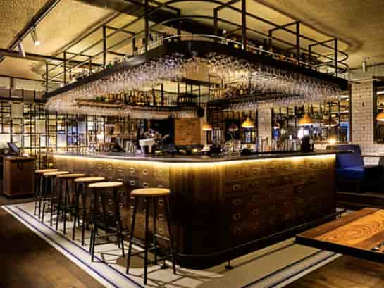 Private dining room at Canto Corvino with stylish bar for networking events and gatherings.