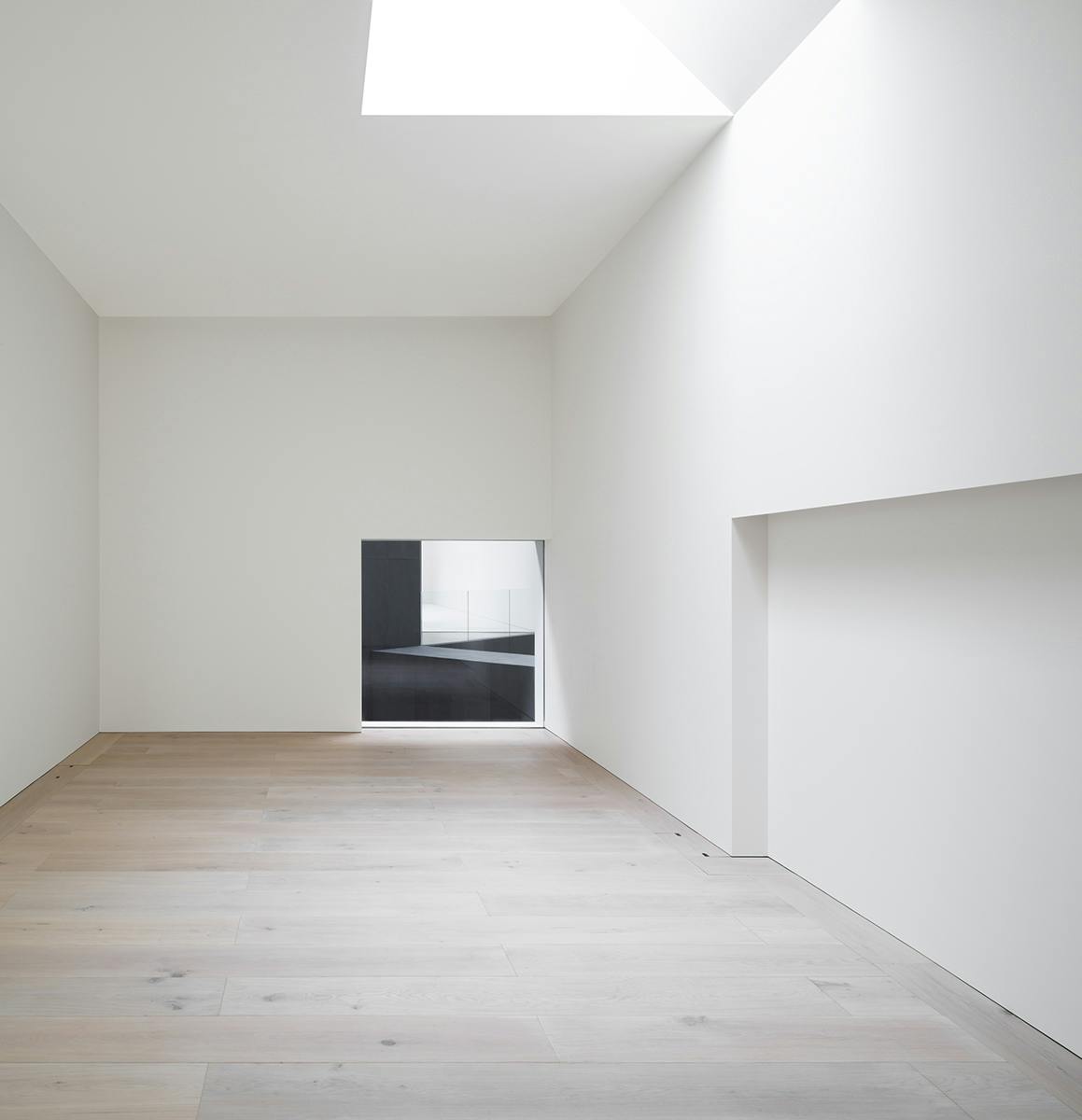 Minimalist event space with large window, perfect for modern meetings and workshops.