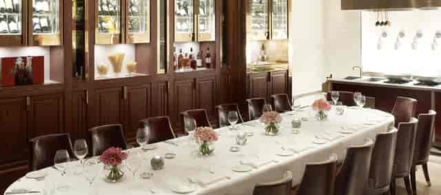 Elegant dining table at Massimo Restaurant, ideal for corporate dinners and gatherings.