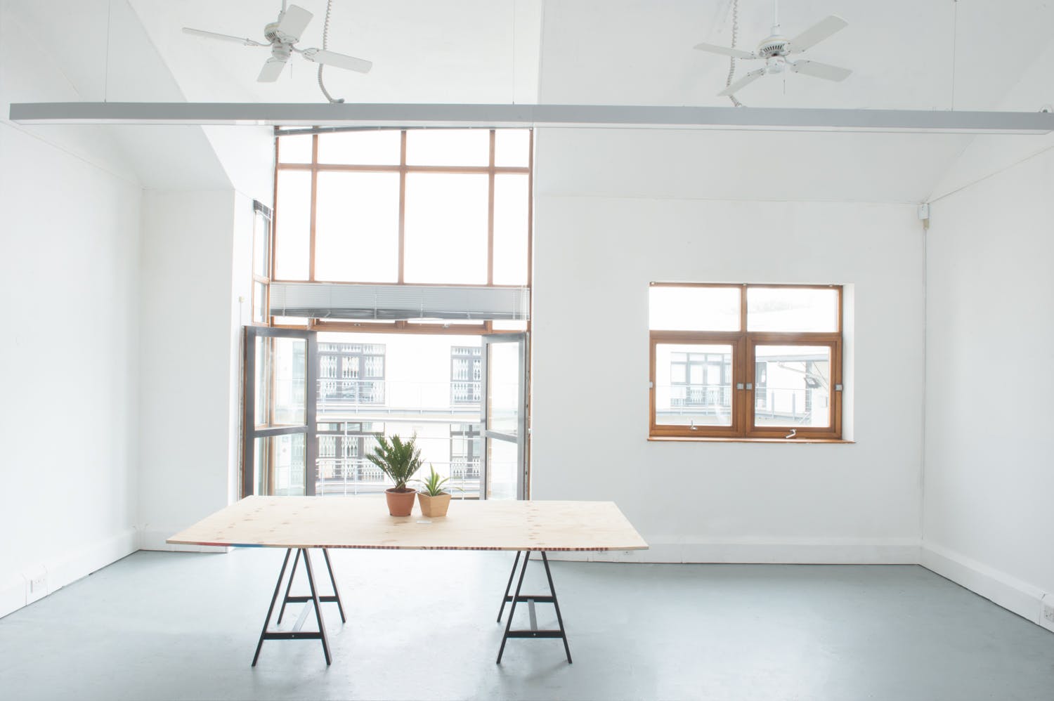 Bright minimalist meeting space in Putney Studio, ideal for workshops and brainstorming.