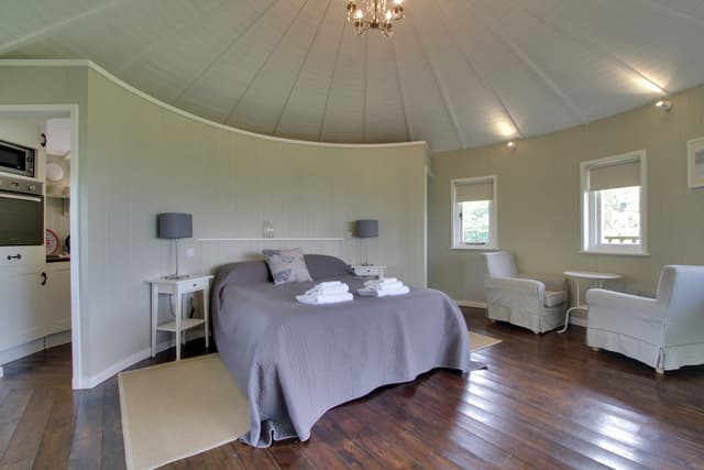 Fair Oak Farm, Mayfield