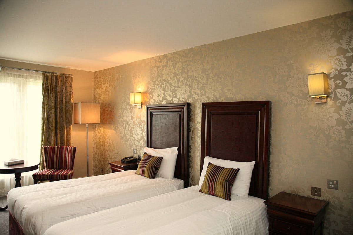 Longman Suite at Shendish Manor Hotel with twin beds, perfect for conferences and events.