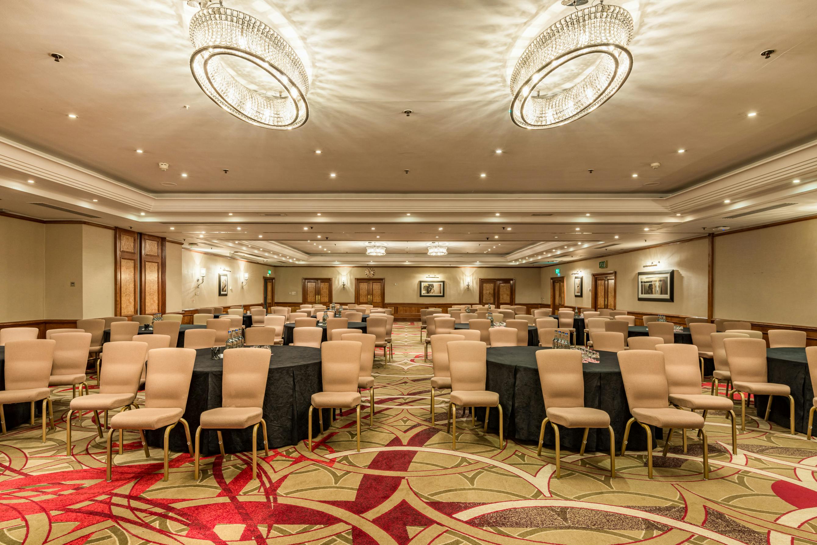 Hyde Park meeting room with round tables, ideal for conferences and workshops.