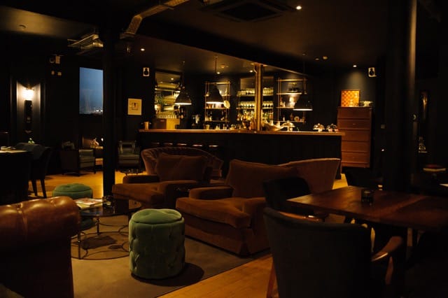 Stylish bar at fivefourstudios, ideal for upscale events and private gatherings.